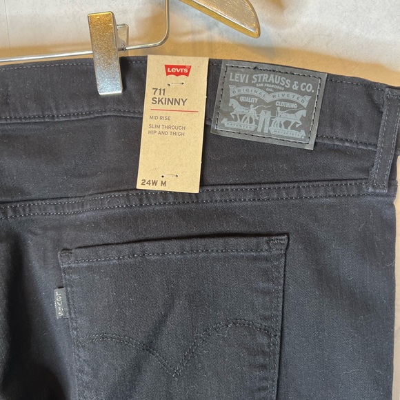 Levi’s 711 Black Skinny Jeans - Picture 3 of 8